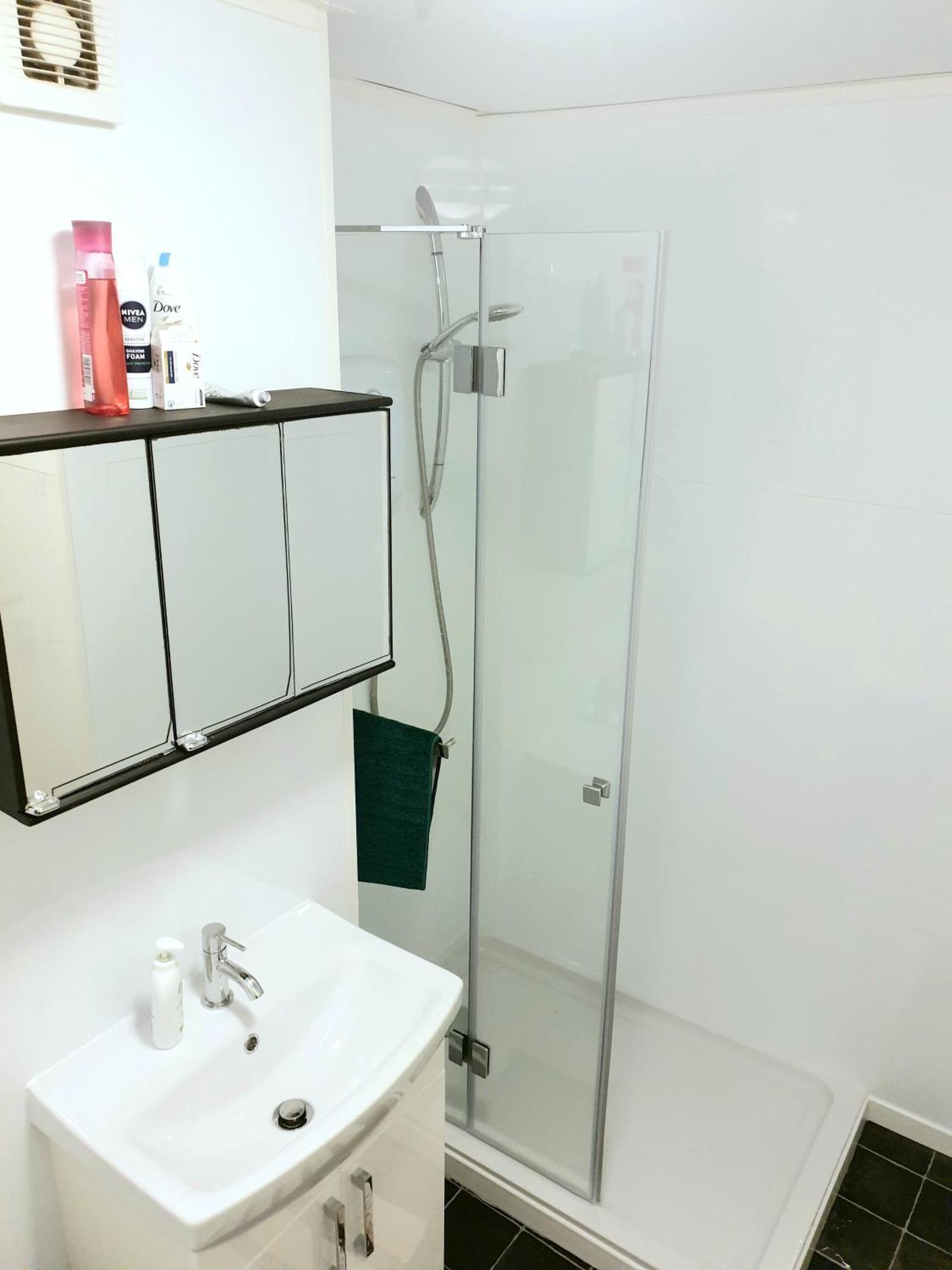 Double Room In Private Apartment Londen Buitenkant foto